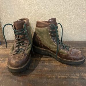 Vibrom dannes, 7, green & brown leather lace up boot